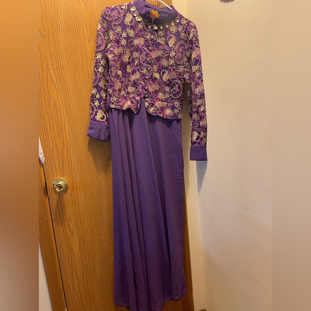 Like new chrystal purple dress. Selling for $25.